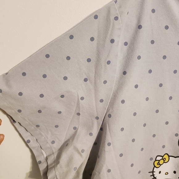 Hello Kitty | Women's Gray Polka Dot Graphic Print Scrubs Shirt (Size 2XL) - Picture 5 of 16